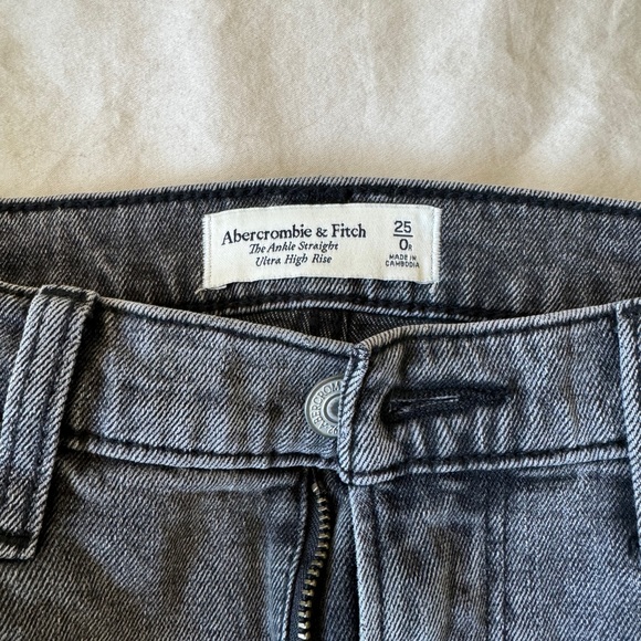Abercrombie Ankle Straight Jean - Dark Grey - Picture 2 of 3